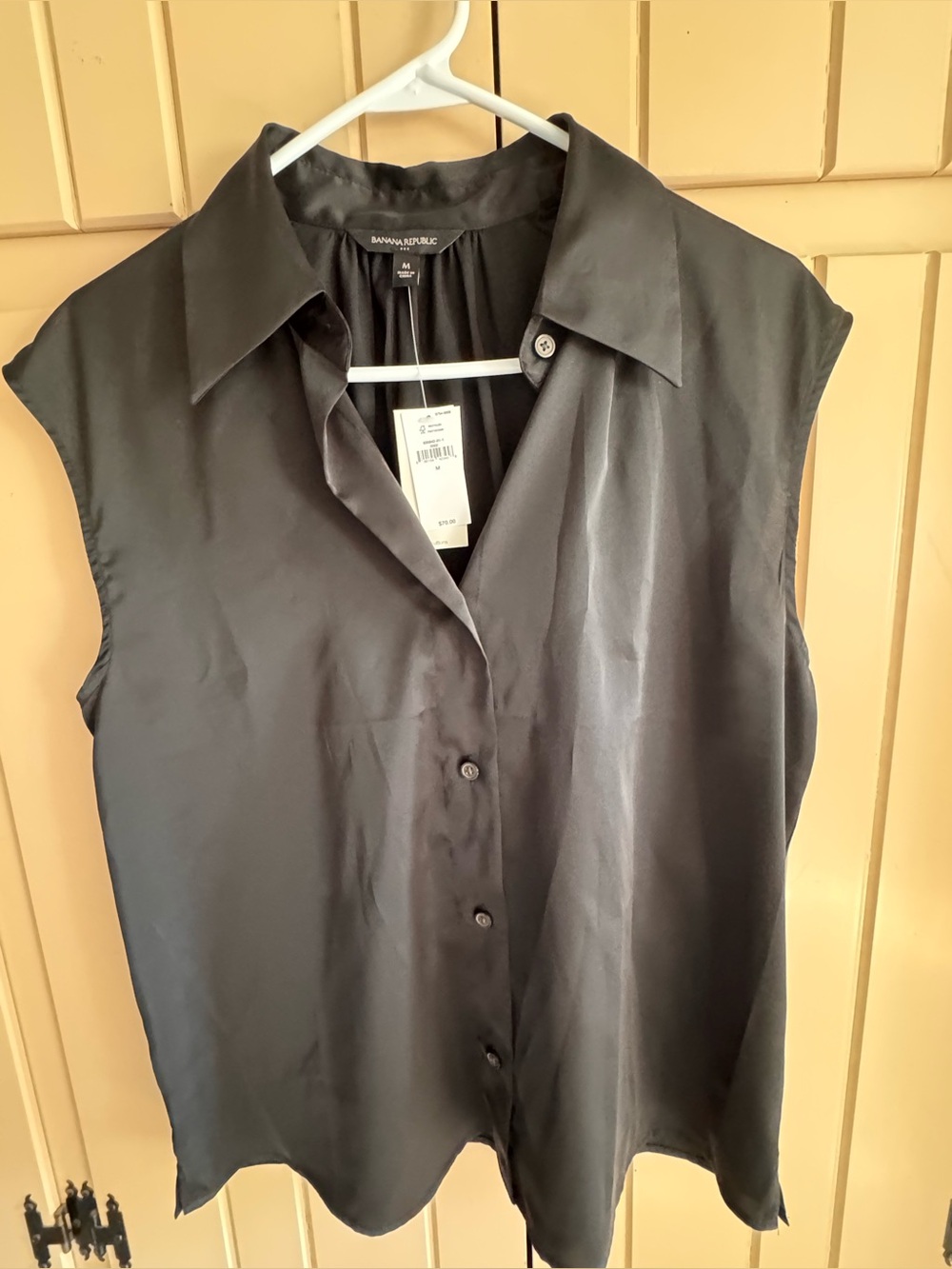 Women’s sleeveless blouse new with tags